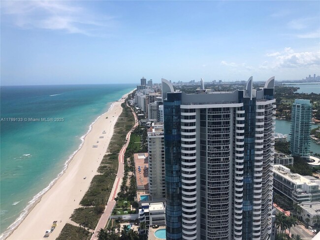 Foto del edificio - 6365 Collins Ave