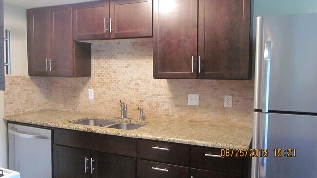 Building Photo - 8672 Flicker Ln