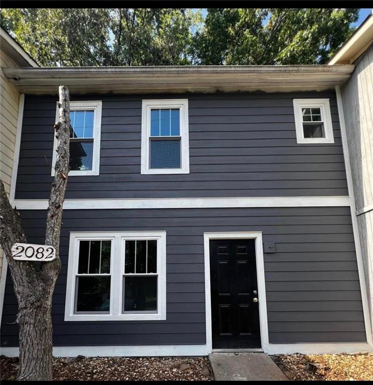 Foto principal - 2082 Lenoa Ln