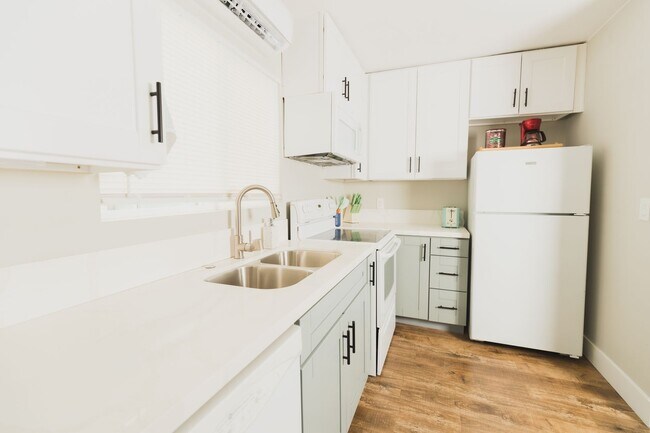 Foto del edificio - 3658-3664 Marlborough Ave