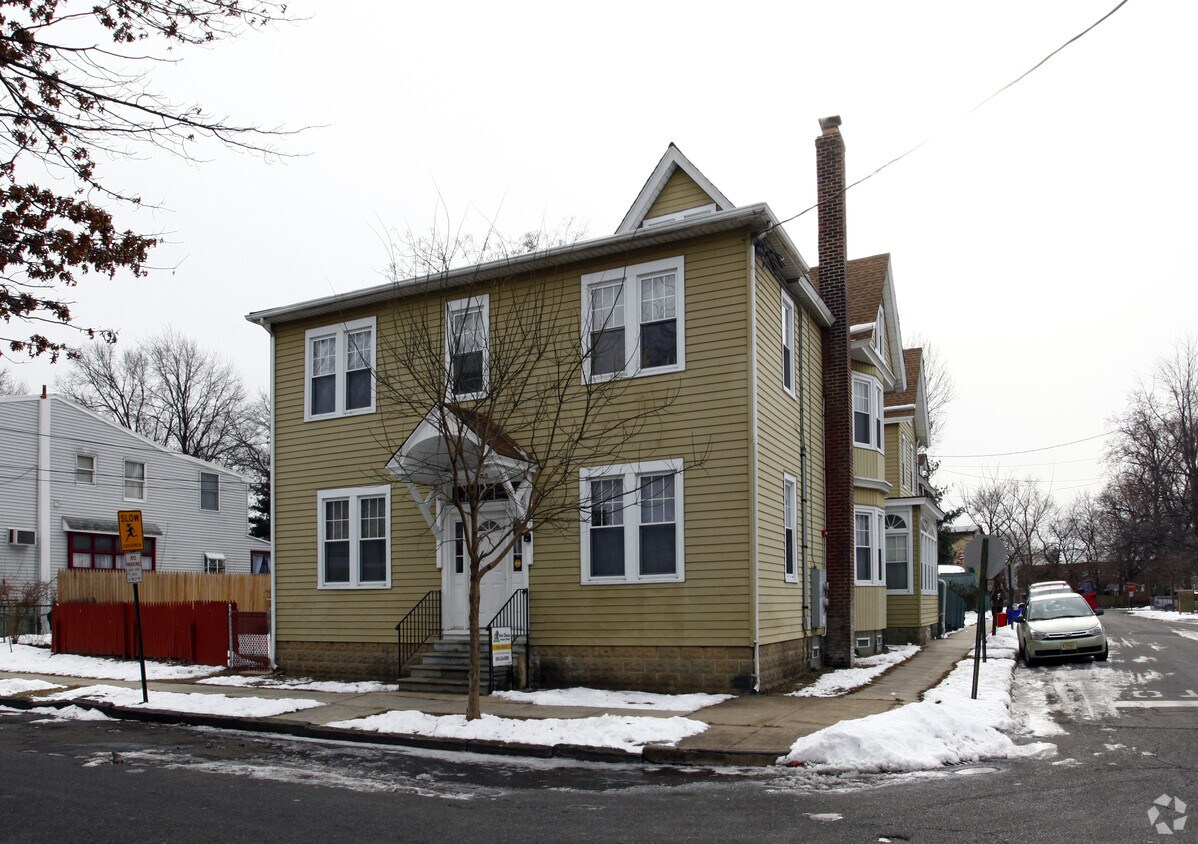 Primary Photo - 700 Hunter St
