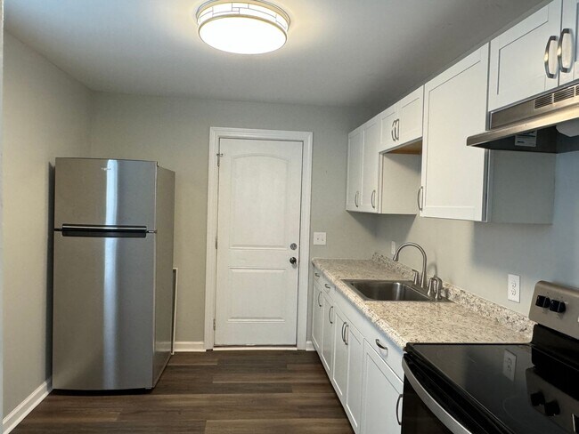 Building Photo - 4-6 Chestnut Dr