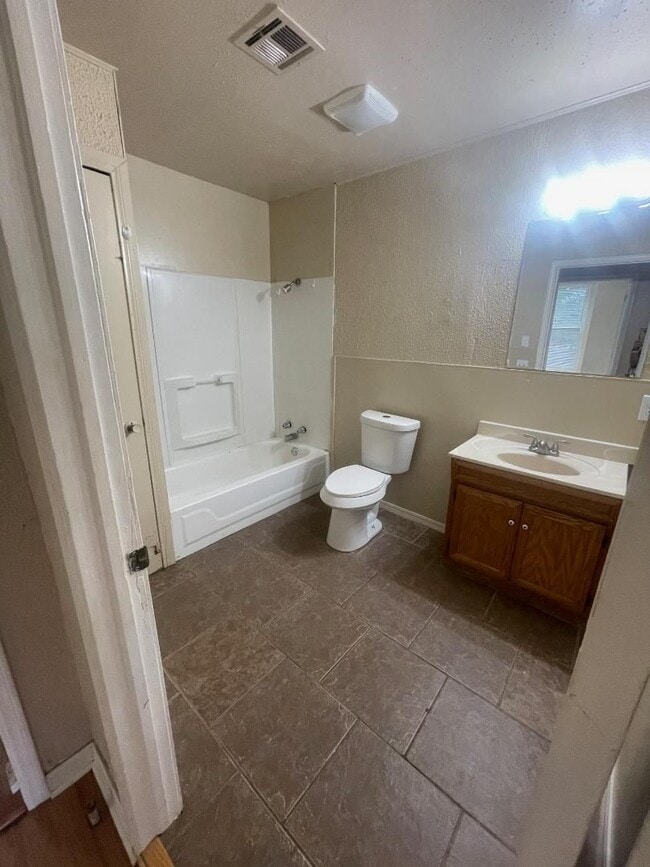Building Photo - 3 Bedroom plus study, 2 Bathroom Home For ...
