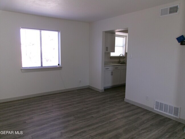 Building Photo - 7013 Echo Cliffs Dr