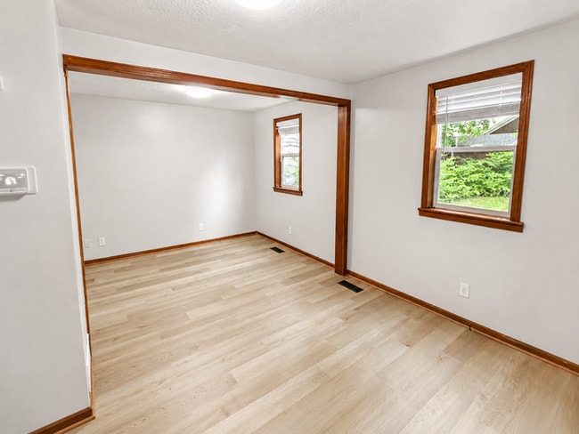 Building Photo - 303 Barder Ave