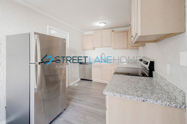 Building Photo - NOW OFFERING $250 OFF THE FIRST FULL MONTH...