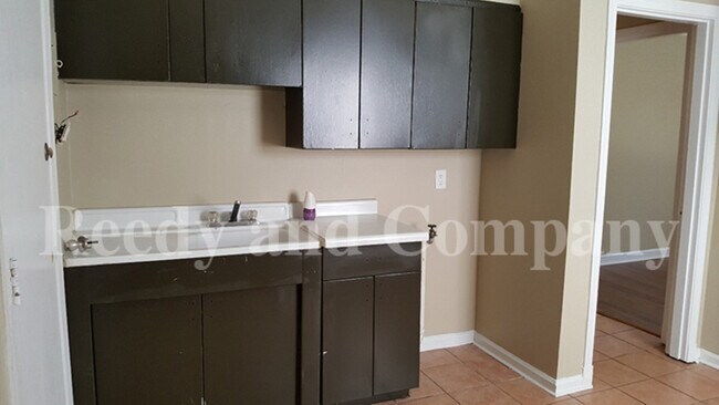 Building Photo - 1221 Bradbury Dr