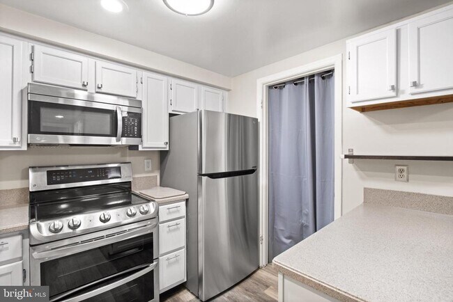 Foto del edificio - 12263 Wadsworth Way