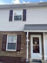 Building Photo - 450 Cedarbrook Ct