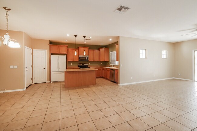 Building Photo - 5033 W Harwell Rd