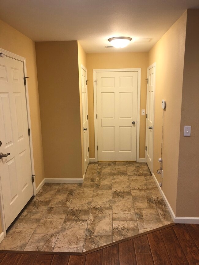 Foto del edificio - 217 N Henderson Ave