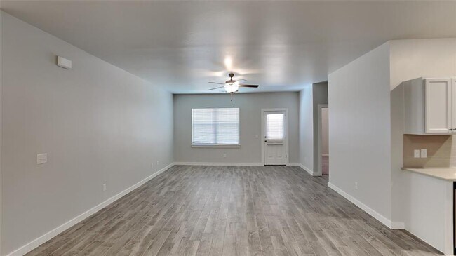 Building Photo - 17009 Oak Dr