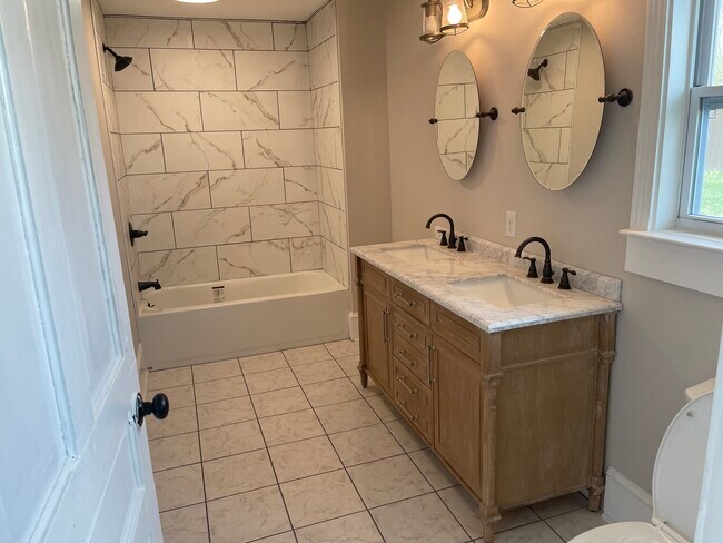 Building Photo - 219 E Springdale Ave