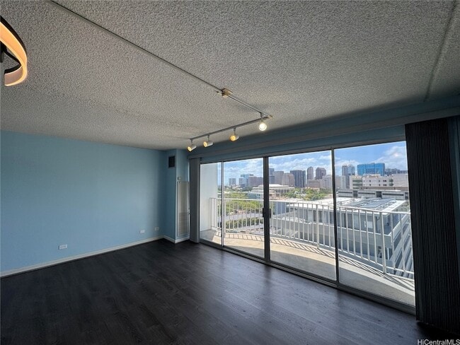 Building Photo - 710 Lunalilo St