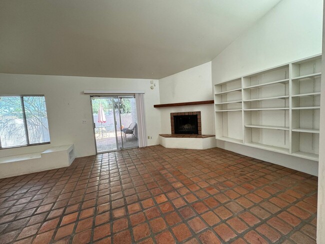 Building Photo - 2 Bed - 2 Bath - 1295 Sq. Ft.
