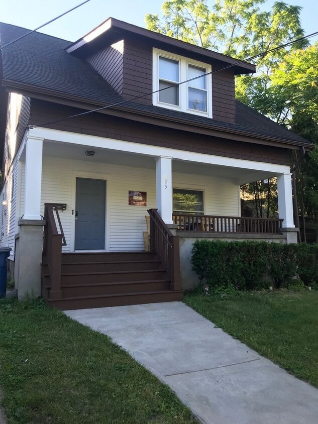 Photo - 525 Linden 5 Bedroom House Available August 2026!