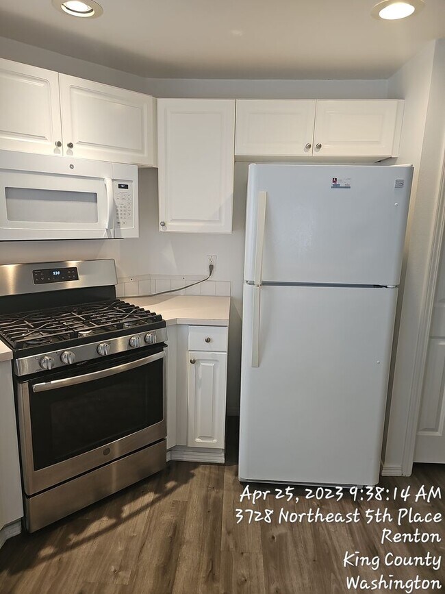 Foto del edificio - Renton highlands 2 story home for rent, 3 ...