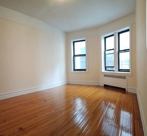 Foto del edificio - 9747 Shore Rd