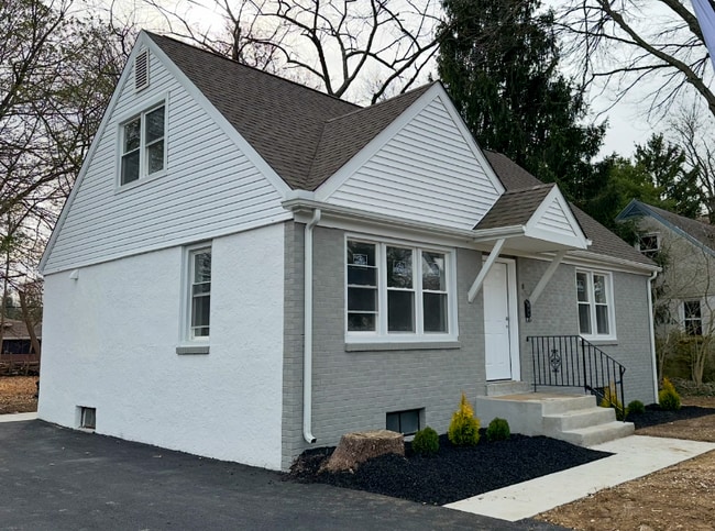 Foto del edificio - 805 Kenyon Ln