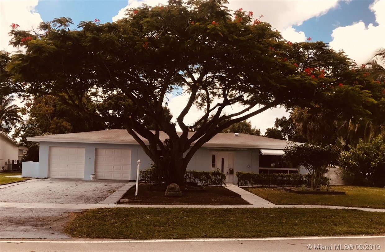Primary Photo - 1001 NW 45th Ave