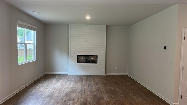 Building Photo - 285 Springwood Ln