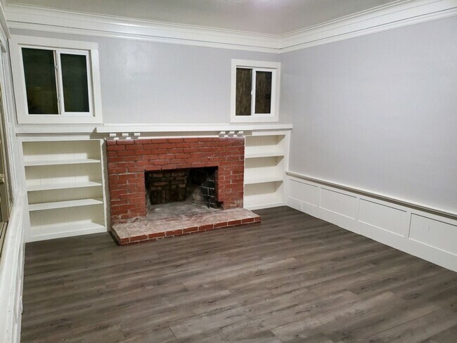 Foto del edificio - Beautifully Remodeled 5 Bedroom Home.