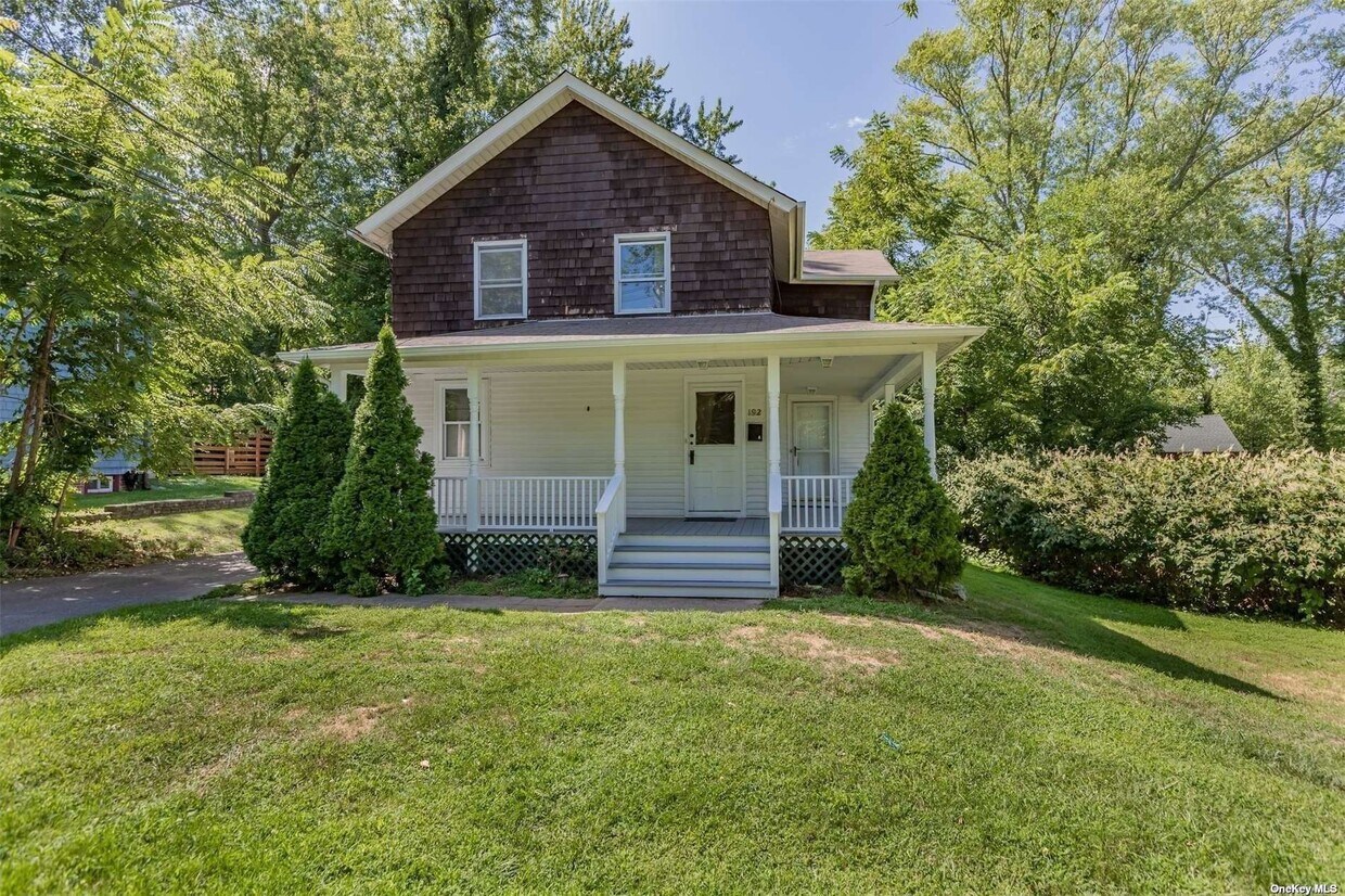 192 Woodhull Rd Unit 1Lower, Huntington, NY 11743 Room for Rent in