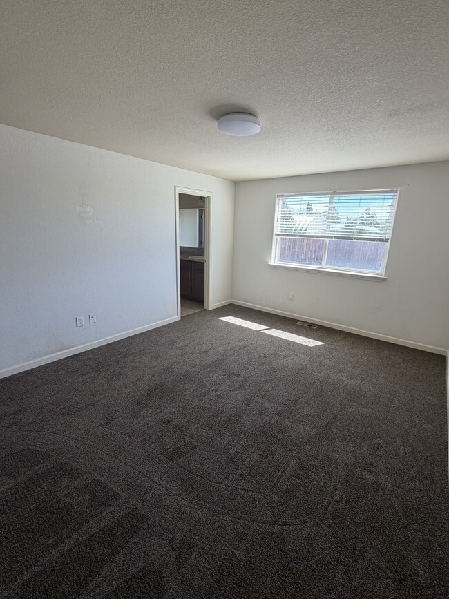 Building Photo - 111 Sunnyside Dr