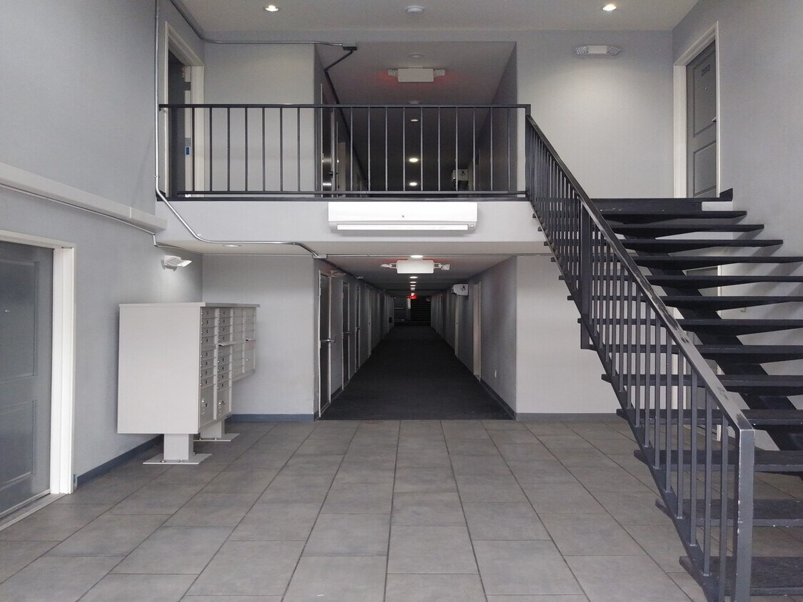 Building Photo - @ 223