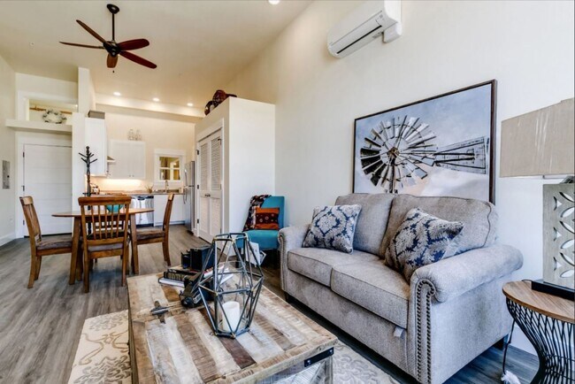 Foto del edificio - 607 E Main St