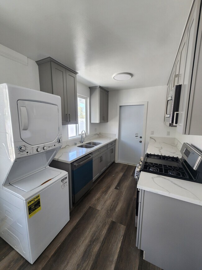 Foto del edificio - 233 E 219th St
