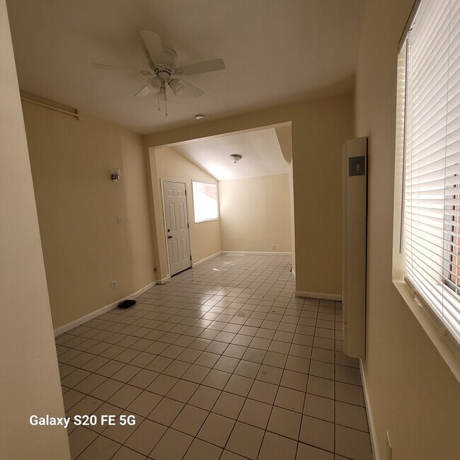 Entrada - 1422 Orizaba Ave