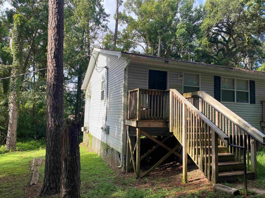 Primary Photo - 2110 Golf Terrace Dr