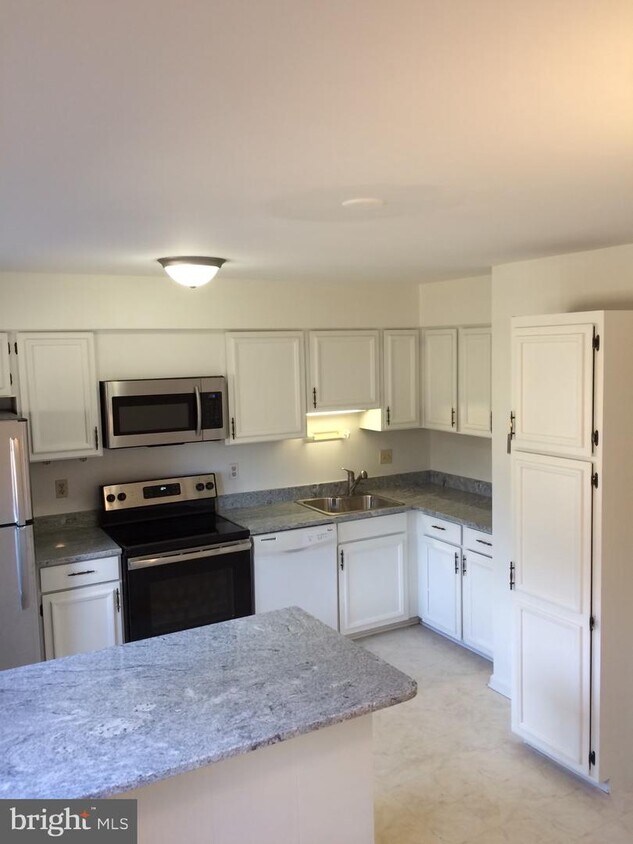 706 Robinwood Dr, Mount Airy, MD 21771 Townhome Rentals in Mount Airy