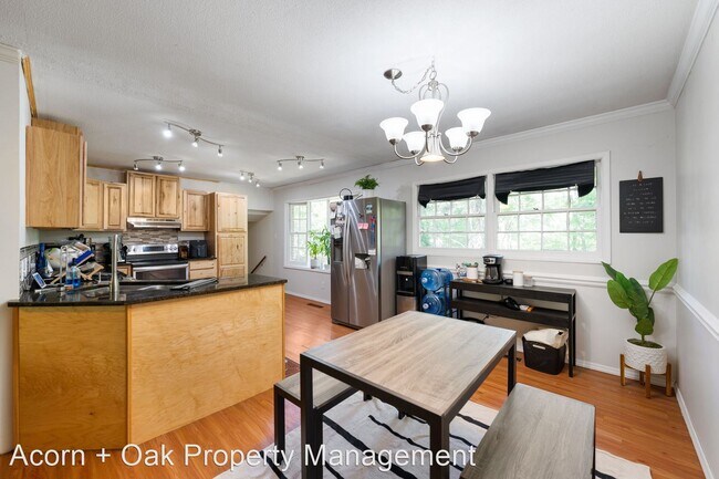 Building Photo - 4 br, 3 bath House - 134 Chateau Rd.