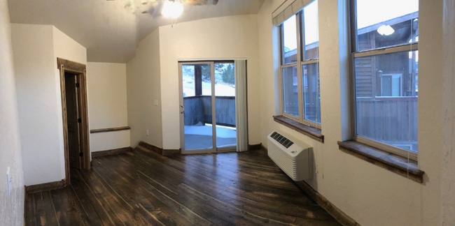 Building Photo - 283 Jumbo Vis Wy