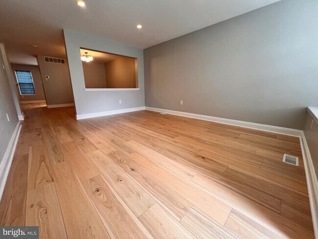 Building Photo - 104 Quince Cir