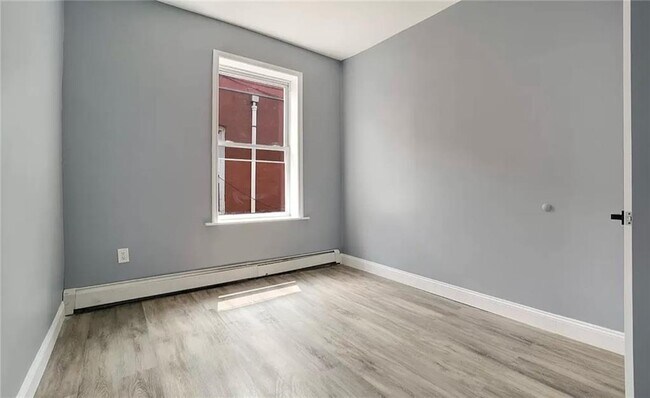 Foto del edificio - 658 Watkins St
