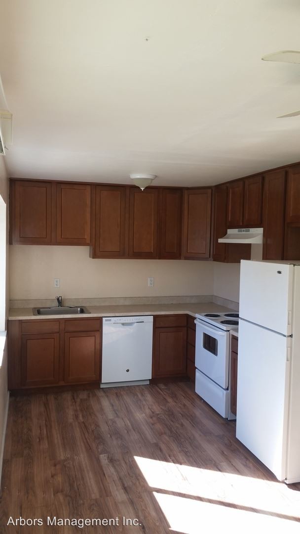 Building Photo - 305 Aqua Ct