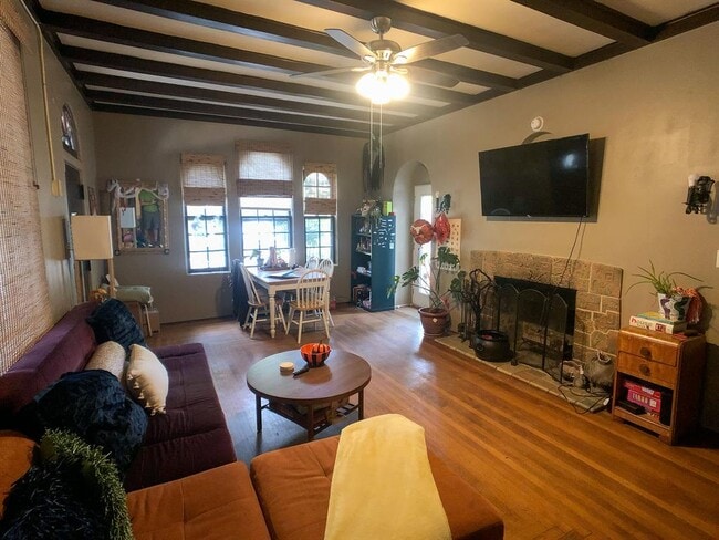 Foto del edificio - 3111 Harris Park Ave
