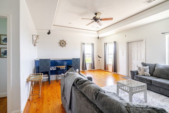 Building Photo - 814 Helen Blvd