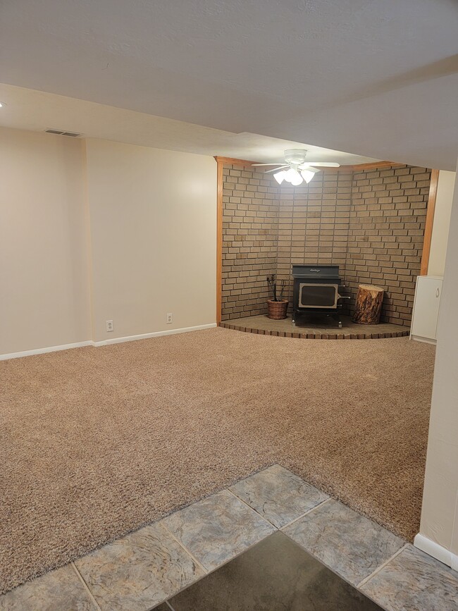 Building Photo - 1346 E Rosa Cir