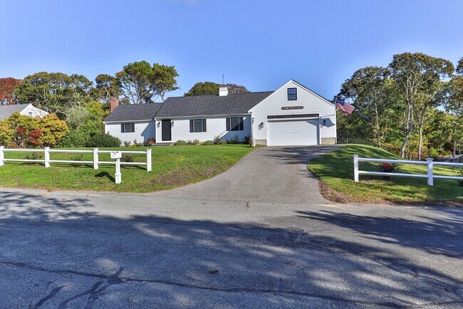 Foto del edificio - 101 Monomoyic Way