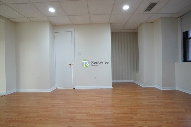 Building Photo - 62 Boylston St