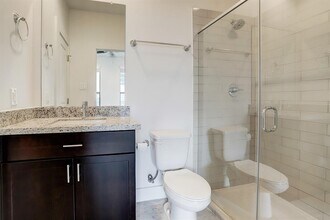 Building Photo - 2114 Sabine St