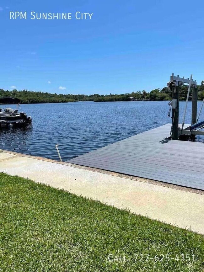 Foto del edificio - 3033 Pineview Dr