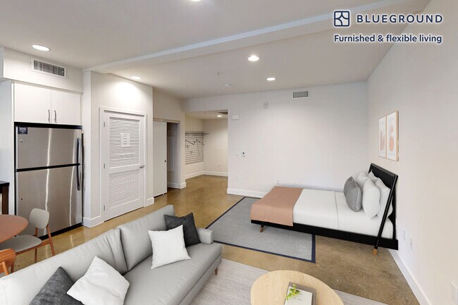 Foto del edificio - 6700 Warner Ave