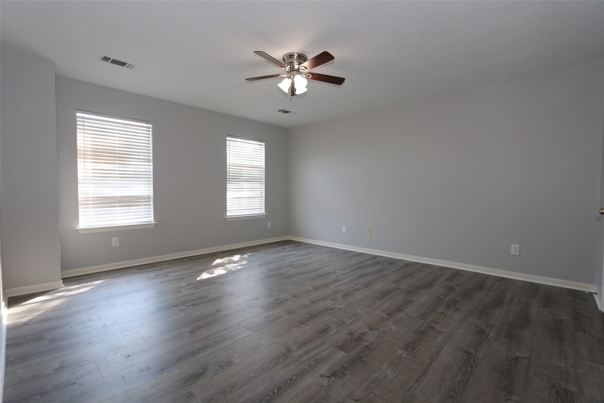 Foto del edificio - 13518 Sherman Oaks Dr