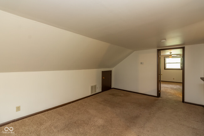 Building Photo - 807 Riverside Dr