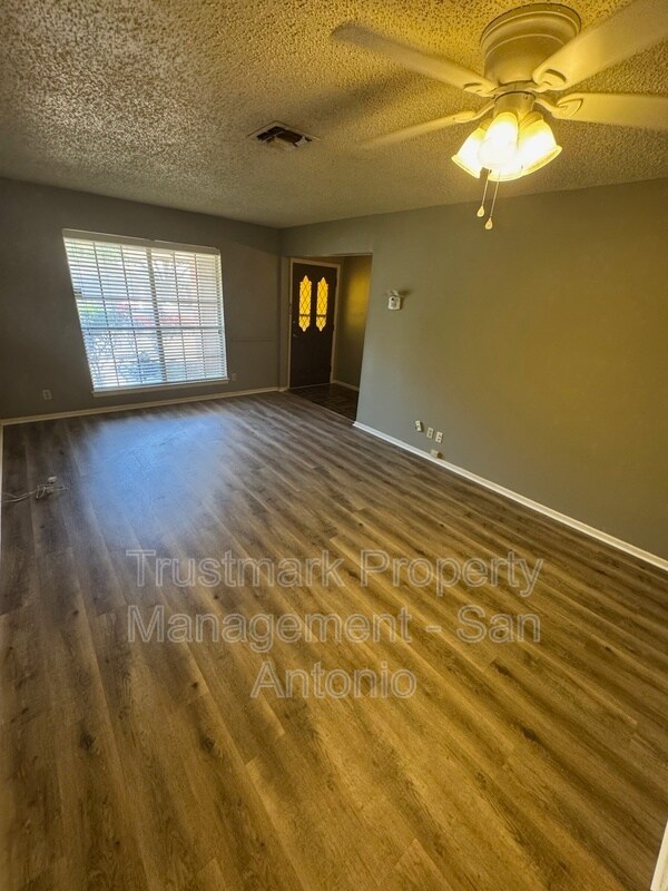 Foto del edificio - 14303 Brook Hollow Blvd
